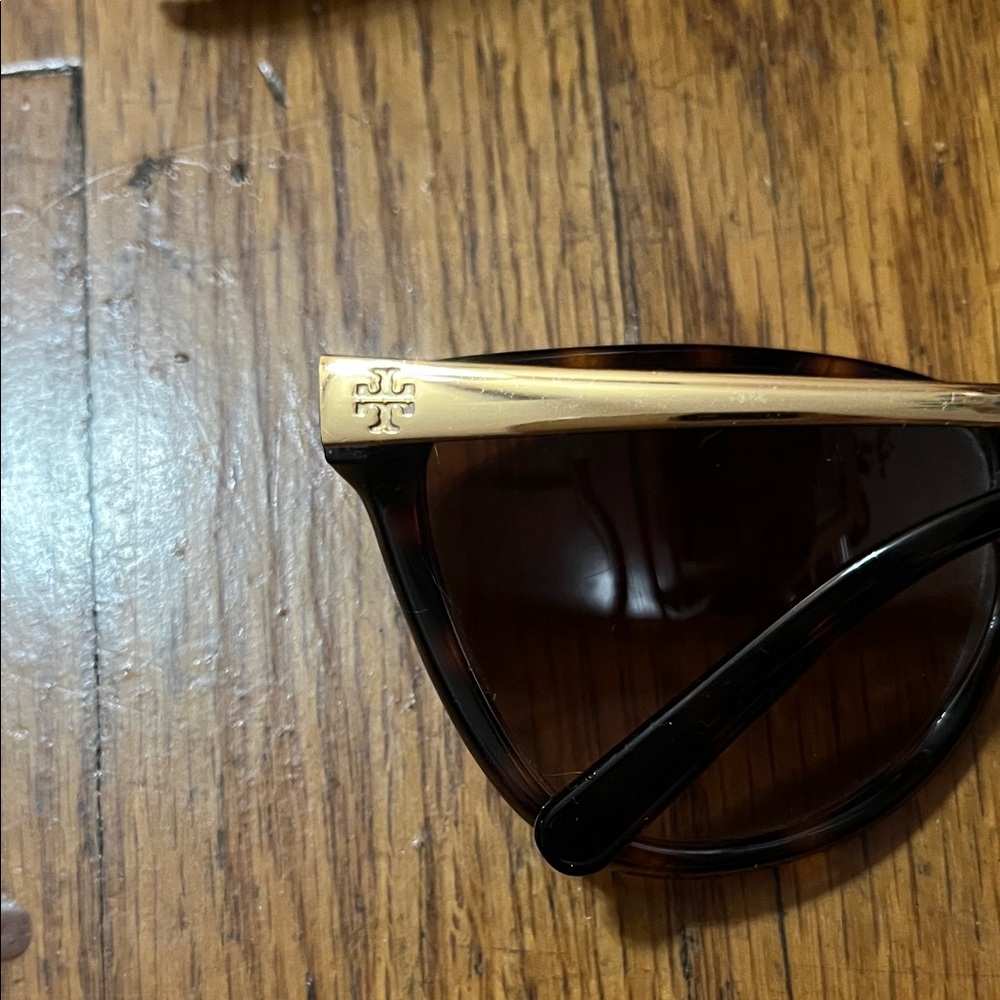 Tory Burch Tortoise Shell Folding Sunglasses with Orange Case - Picture 6 of 16